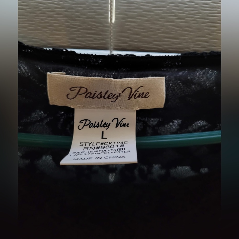 Paisley vine black 3/4 lace sleeve . Tunic . Size large